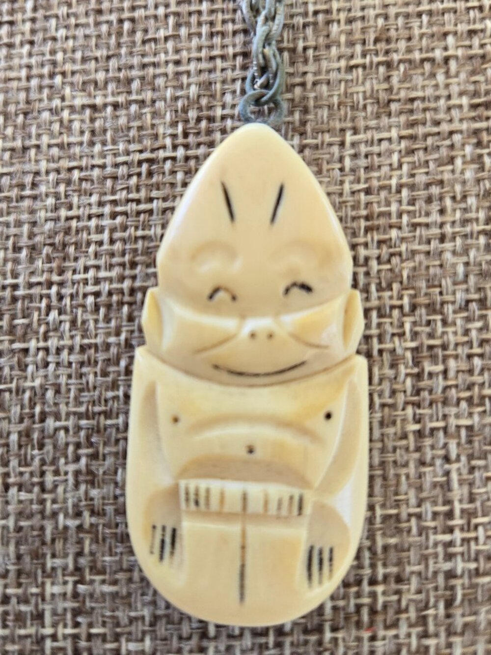 Vintage Scrimshaw Alaskan Inuit Billiken pendant on chain - Picture 5 of 10